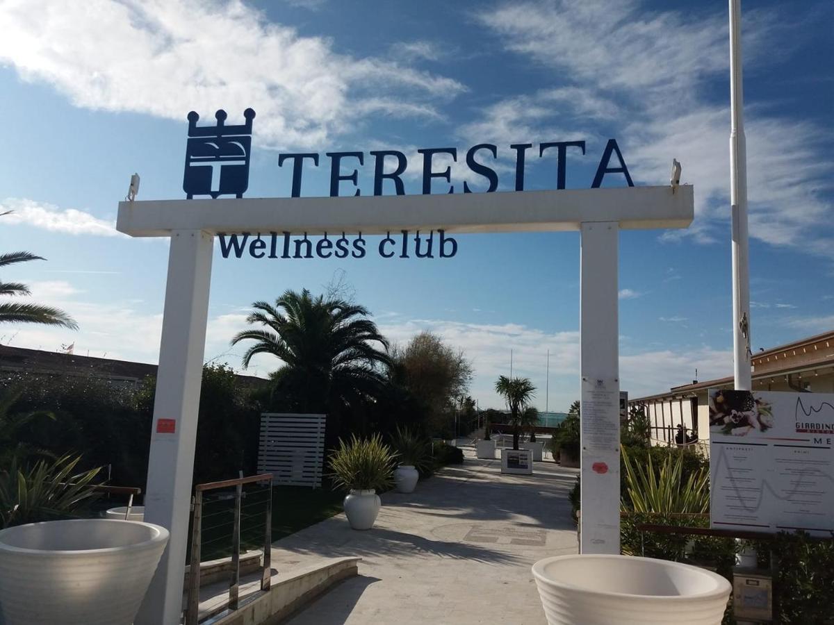 Teresita Wellness Club Apartment Viareggio Bagian luar foto