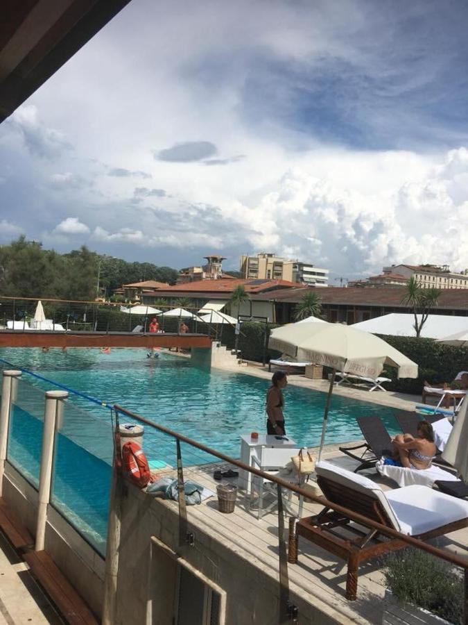 Teresita Wellness Club Apartment Viareggio Bagian luar foto