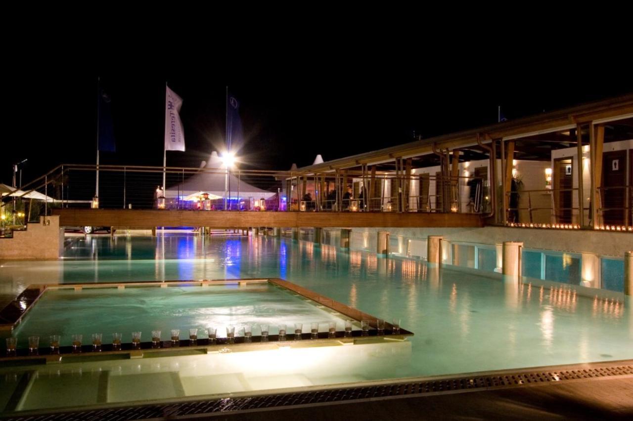 Teresita Wellness Club Apartment Viareggio Bagian luar foto