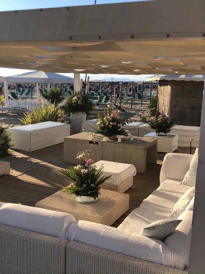 Teresita Wellness Club Apartment Viareggio Bagian luar foto