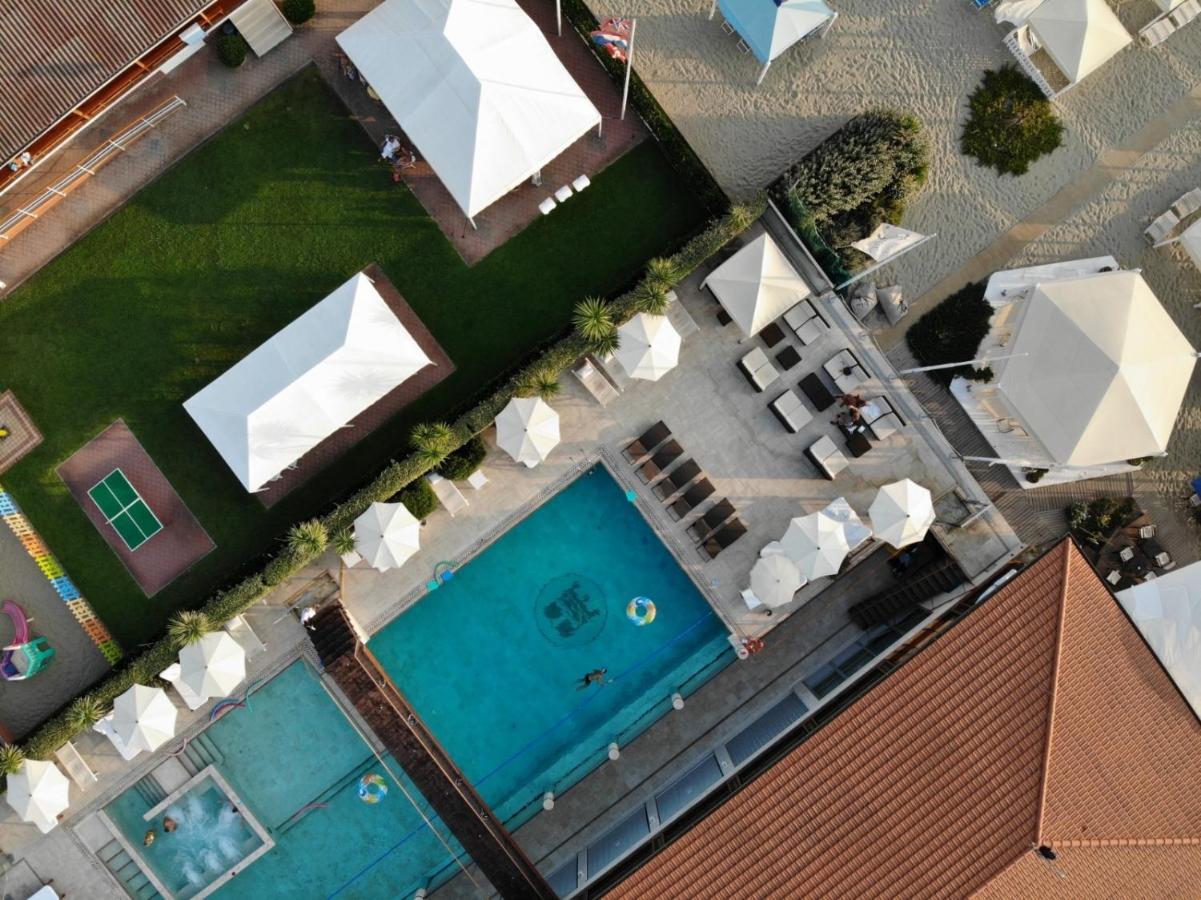 Teresita Wellness Club Apartment Viareggio Bagian luar foto