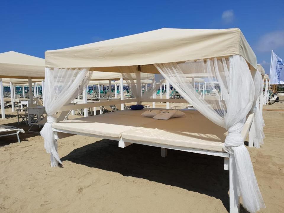 Teresita Wellness Club Apartment Viareggio Bagian luar foto